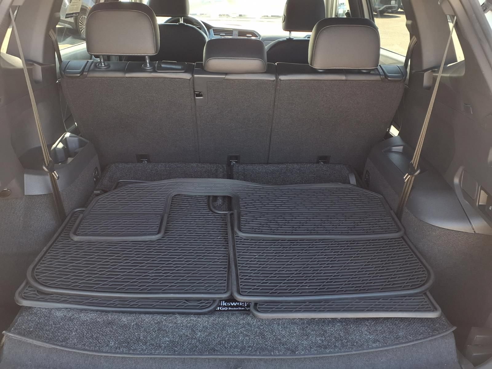 Certified 2022 Volkswagen Tiguan SE R-Line FWD image 8
