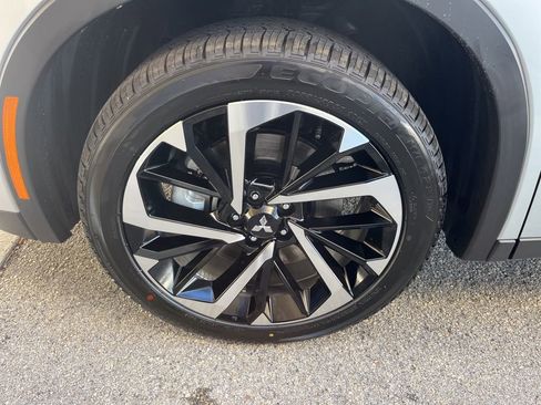 New 2025 Mitsubishi Outlander SE image 9