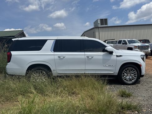 Used 2024 GMC Yukon XL Denali w/ Advanced Technology Package AWD/4WD image 1