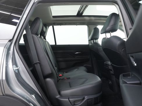 Used 2025 Toyota Grand Highlander AWD Hybrid image 12