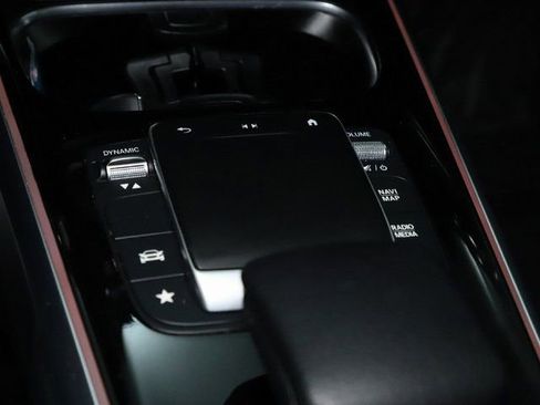 Used 2022 Mercedes-Benz GLB 250 4MATIC image 29