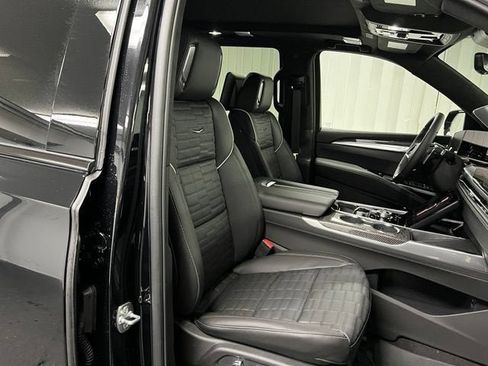 New 2026 Cadillac Escalade V w/ LPO, ONYX Package AWD/4WD image 17