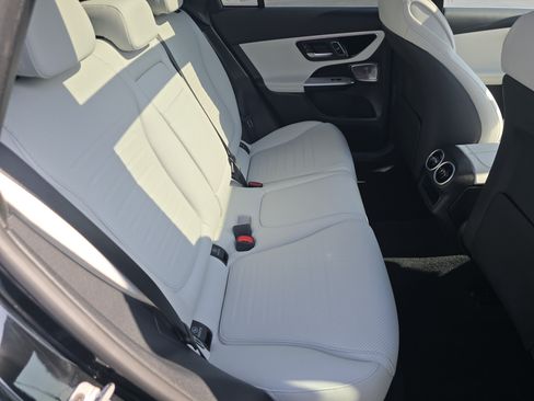 Used 2024 Mercedes-Benz GLC 300 4MATIC image 18