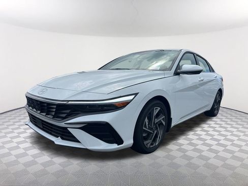Certified 2025 Hyundai Elantra SEL FWD image 1