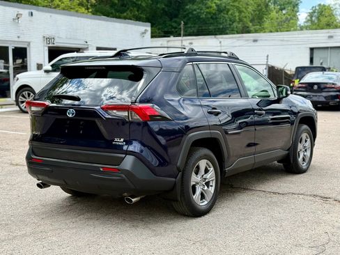 Used 2022 Toyota RAV4 XLE w/ Convenience Package image 5
