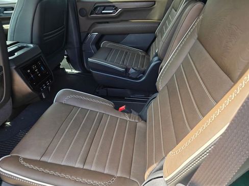 New 2026 GMC Yukon Denali Ultimate AWD/4WD image 11