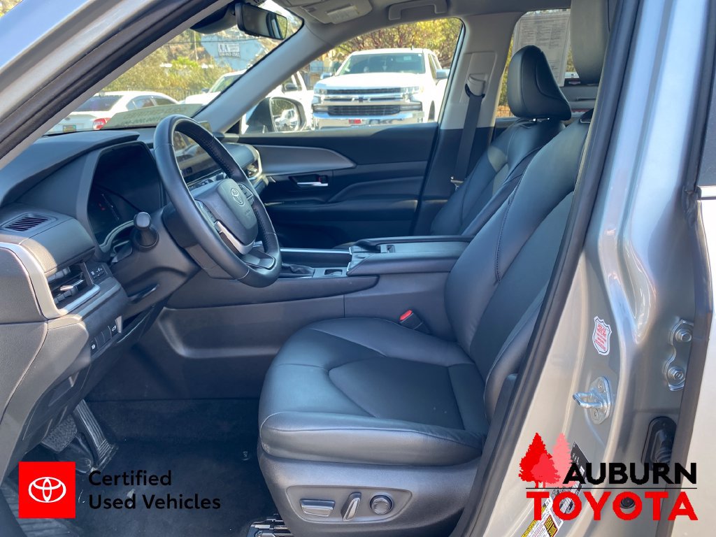 Certified 2025 Toyota Grand Highlander AWD image 12