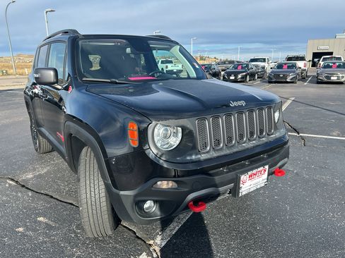 Used 2018 Jeep Renegade Trailhawk w/ UConnect 8.4 Nav Group image 3