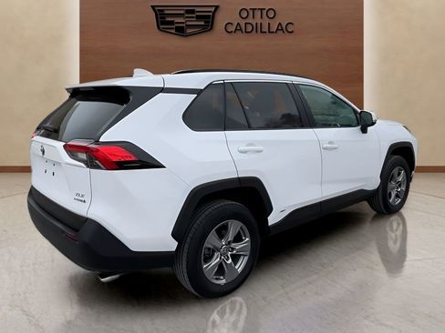 Used 2022 Toyota RAV4 XLE w/ Carpet Mat Package (TMS) image 5