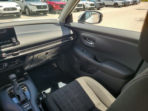 Used 2025 Honda HR-V LX image 17