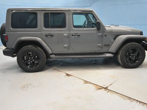 Used 2021 Jeep Wrangler Unlimited Sahara image 32