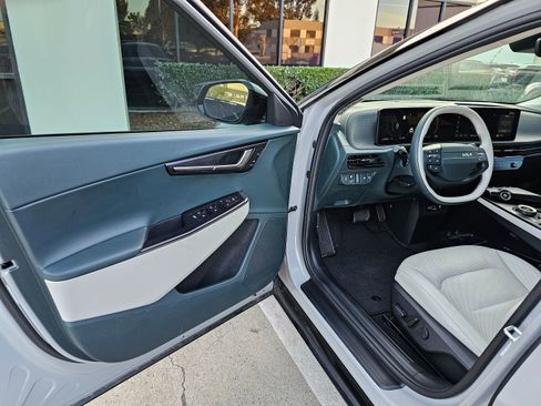 Used 2025 Kia EV6 Wind image 11