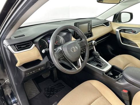 Used 2021 Toyota RAV4 XLE w/ Convenience Package image 11