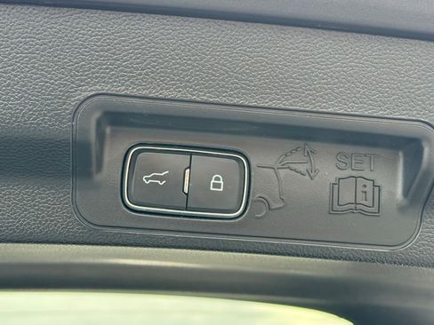 Used 2023 Ford Explorer Limited image 39