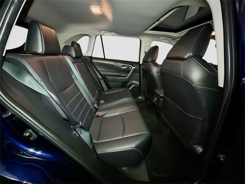 Used 2021 Toyota RAV4 XLE Premium image 21