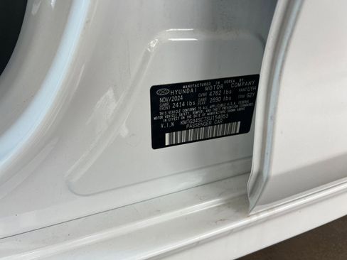 Used 2025 Genesis G70 2.5T image 29