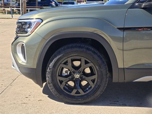 New 2026 Volkswagen Atlas Peak Edition image 5