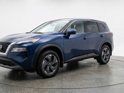 Used 2025 Nissan Rogue SV FWD image 3