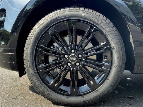 Used 2025 Land Rover Range Rover Evoque Dynamic SE image 11