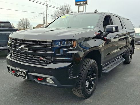 Used 2020 Chevrolet Silverado 1500 LT Trail Boss w/ Midnight Edition image 3