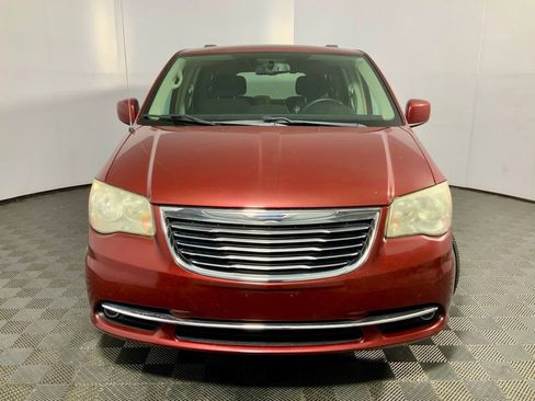 Used 2014 Chrysler Town & Country Touring FWD image 5