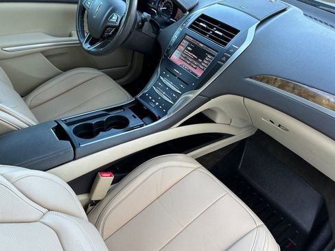 Used 2014 Lincoln MKZ Hybrid image 31