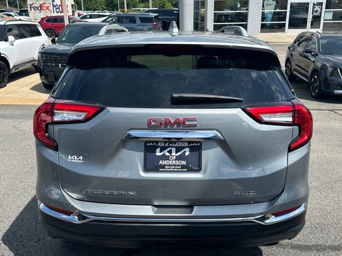 Used 2024 GMC Terrain SLT AWD/4WD image 4
