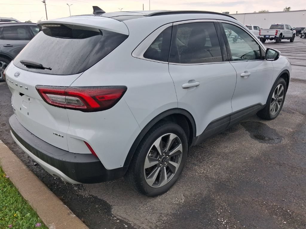 Used 2025 Ford Escape Platinum AWD/4WD image 5