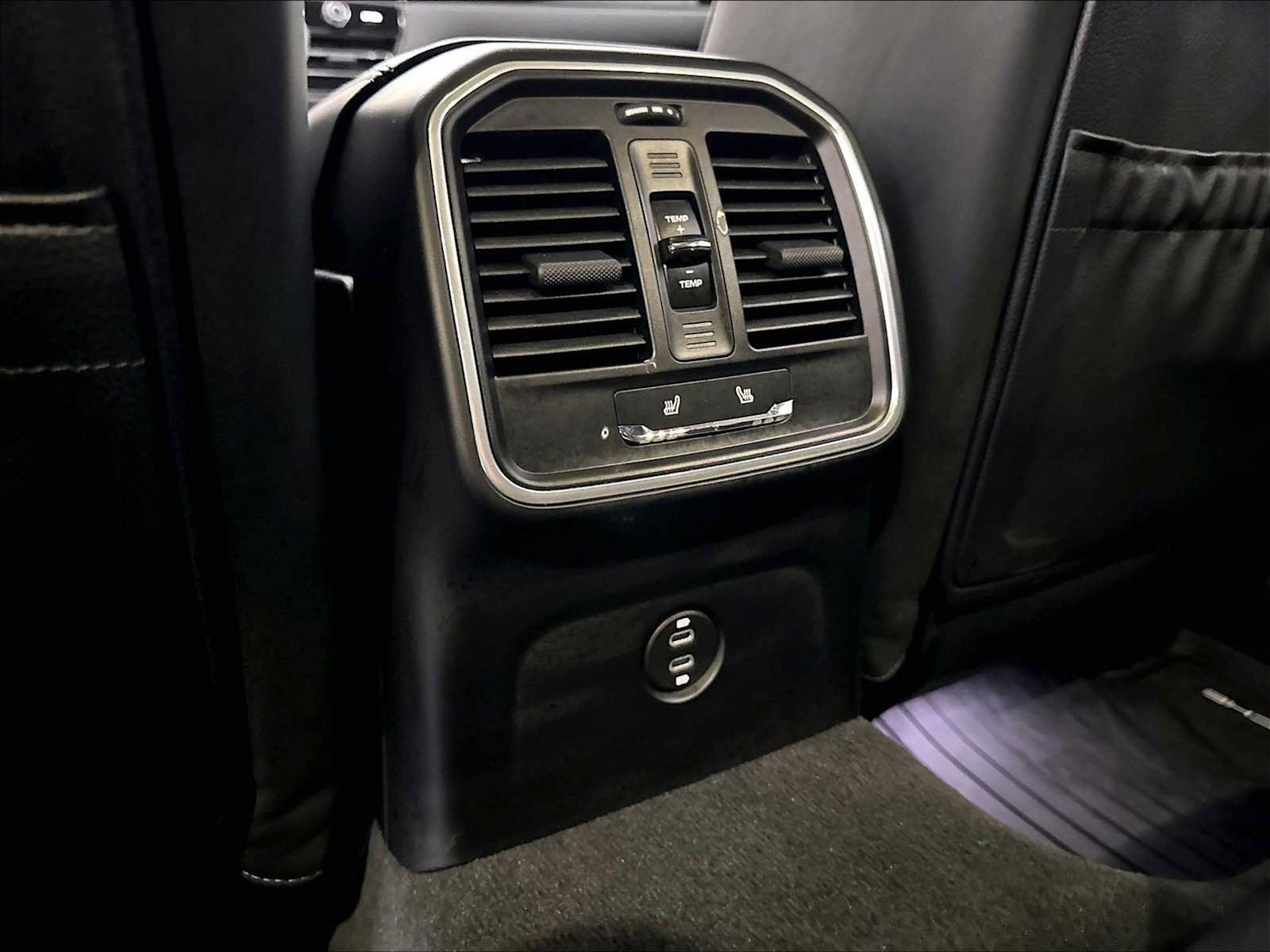 Used 2026 Porsche Macan AWD/4WD image 31