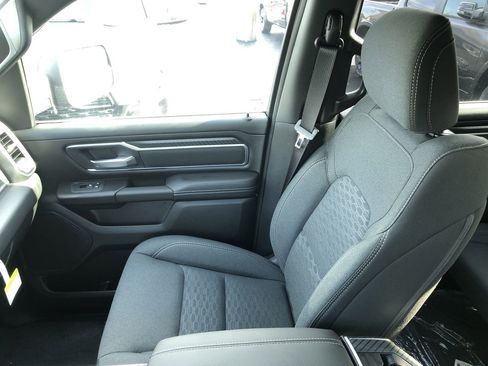 New 2026 RAM 1500 4x4 Crew Cab image 31