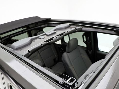 Used 2025 Jeep Wrangler Sport S image 27