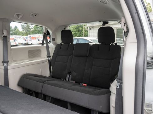 Used 2018 Dodge Grand Caravan SE w/ UConnect Hands-Free Group FWD image 23