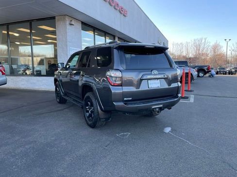 Used 2020 Toyota 4Runner SR5 AWD/4WD image 9