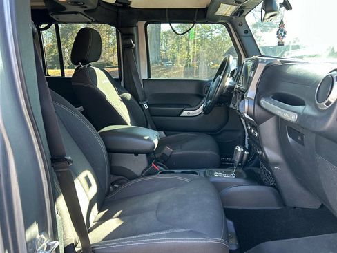 Used 2016 Jeep Wrangler Unlimited Sahara w/ Connectivity Group image 21