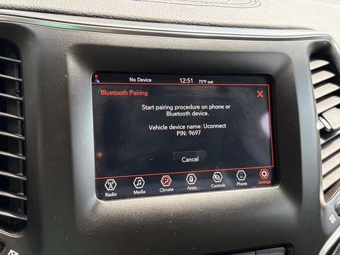 Used 2021 Jeep Cherokee Latitude w/ Mopar Interior Package AWD/4WD image 15