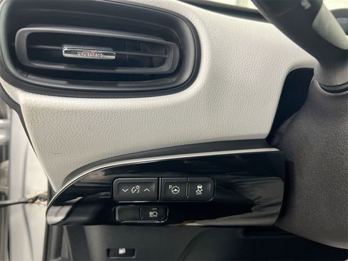 Used 2022 Toyota Prius LE image 17