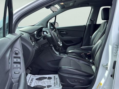 Used 2020 Chevrolet Trax LT w/ Redline Edition image 20