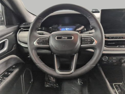 Used 2023 Jeep Compass Latitude w/ Sun and Sound Group AWD/4WD image 5
