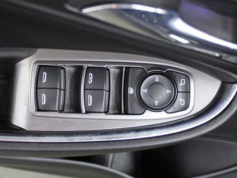 Used 2018 Chevrolet Malibu LT image 12