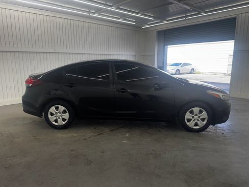 Used 2017 Kia Forte LX image 4