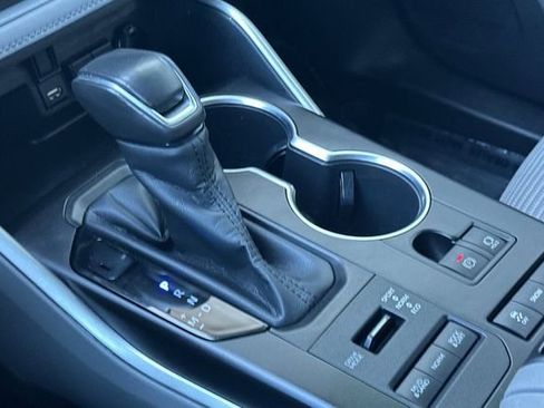 Used 2020 Toyota Highlander LE image 25