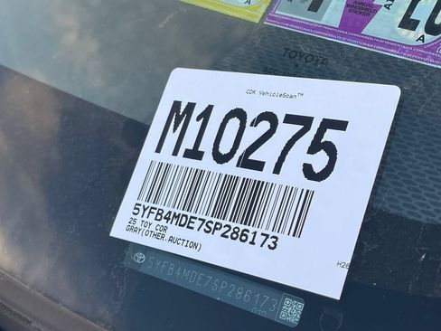 Used 2025 Toyota Corolla LE FWD image 11