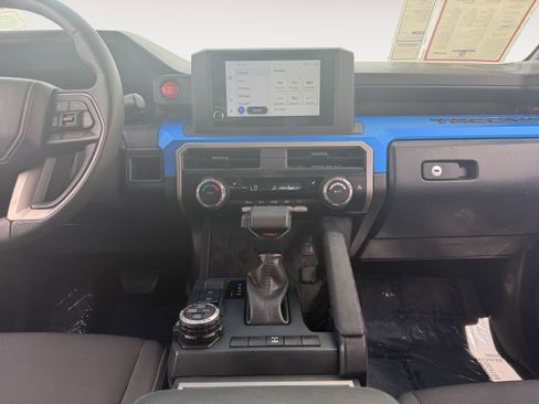 Certified 2025 Toyota Tacoma TRD Off-Road image 11