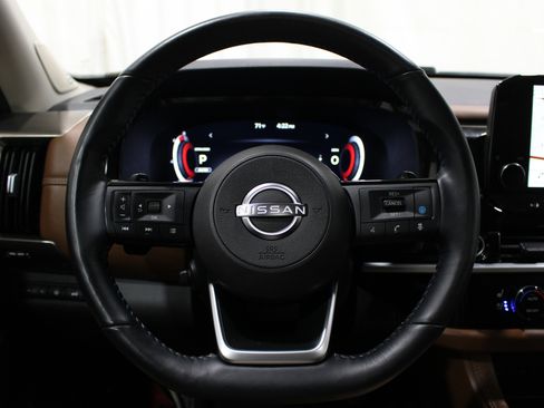 Used 2024 Nissan Pathfinder Platinum AWD/4WD image 11
