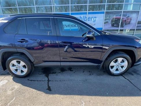 Used 2019 Toyota RAV4 XLE w/ Convenience Package image 9