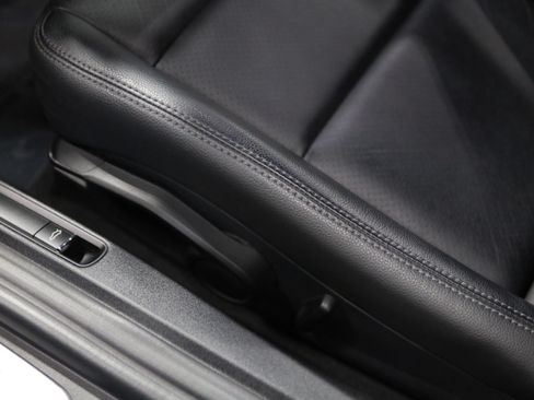 Used 2015 Porsche Cayman RWD image 18
