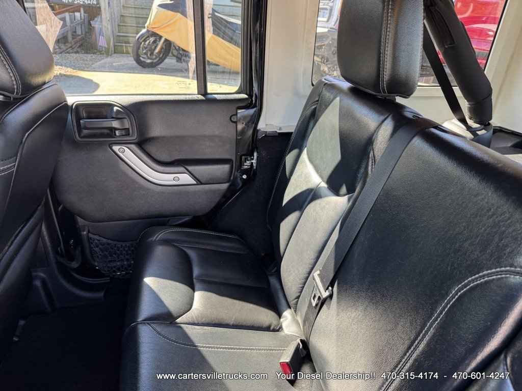 Used 2014 Jeep Wrangler Unlimited Sahara w/ Connectivity Group AWD/4WD image 28