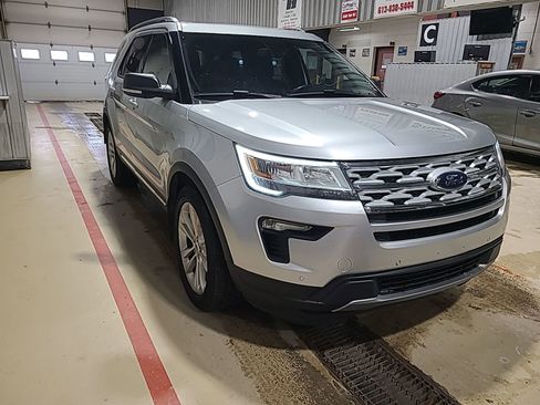 Used 2019 Ford Explorer XLT w/ XLT Sport Appearance Package image 5