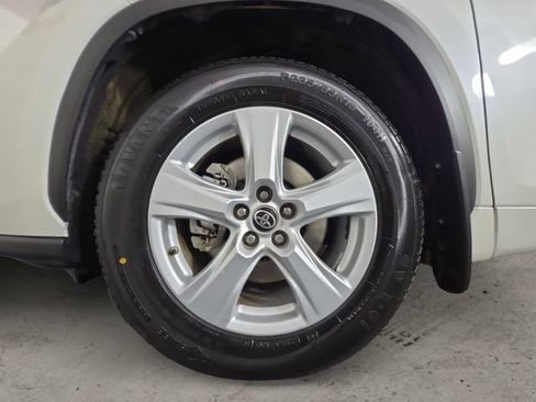 Used 2021 Toyota Highlander LE image 14