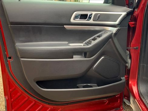 Used 2015 Ford Explorer XLT w/ Equipment Group 202B image 21